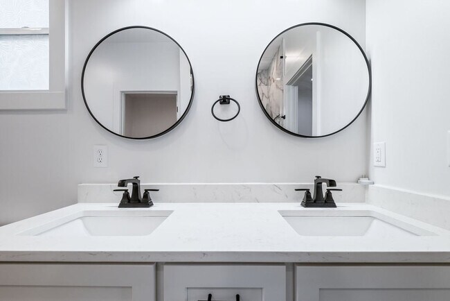 Building Photo - 238 Oleander Dr