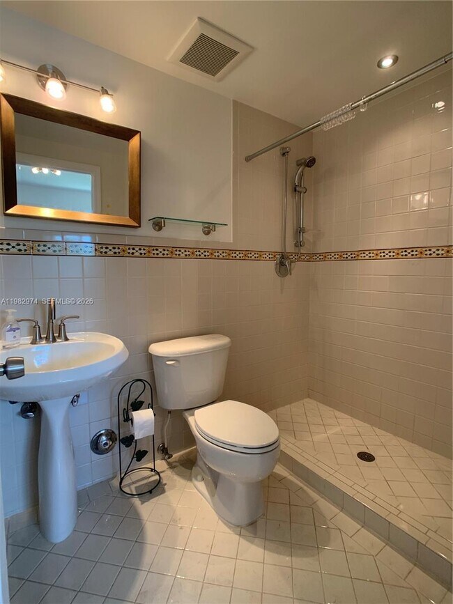 Building Photo - 1853 Jefferson Ave