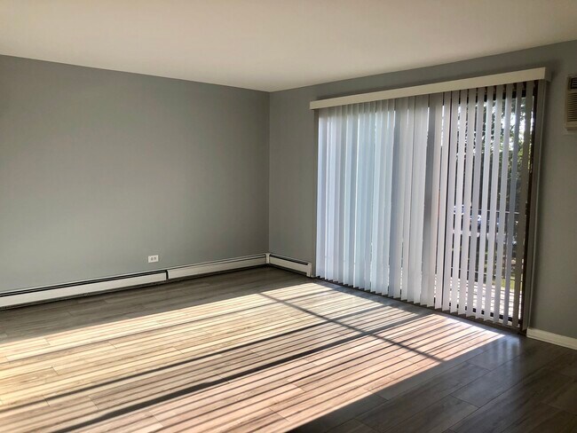 Building Photo - 624 W 65th St