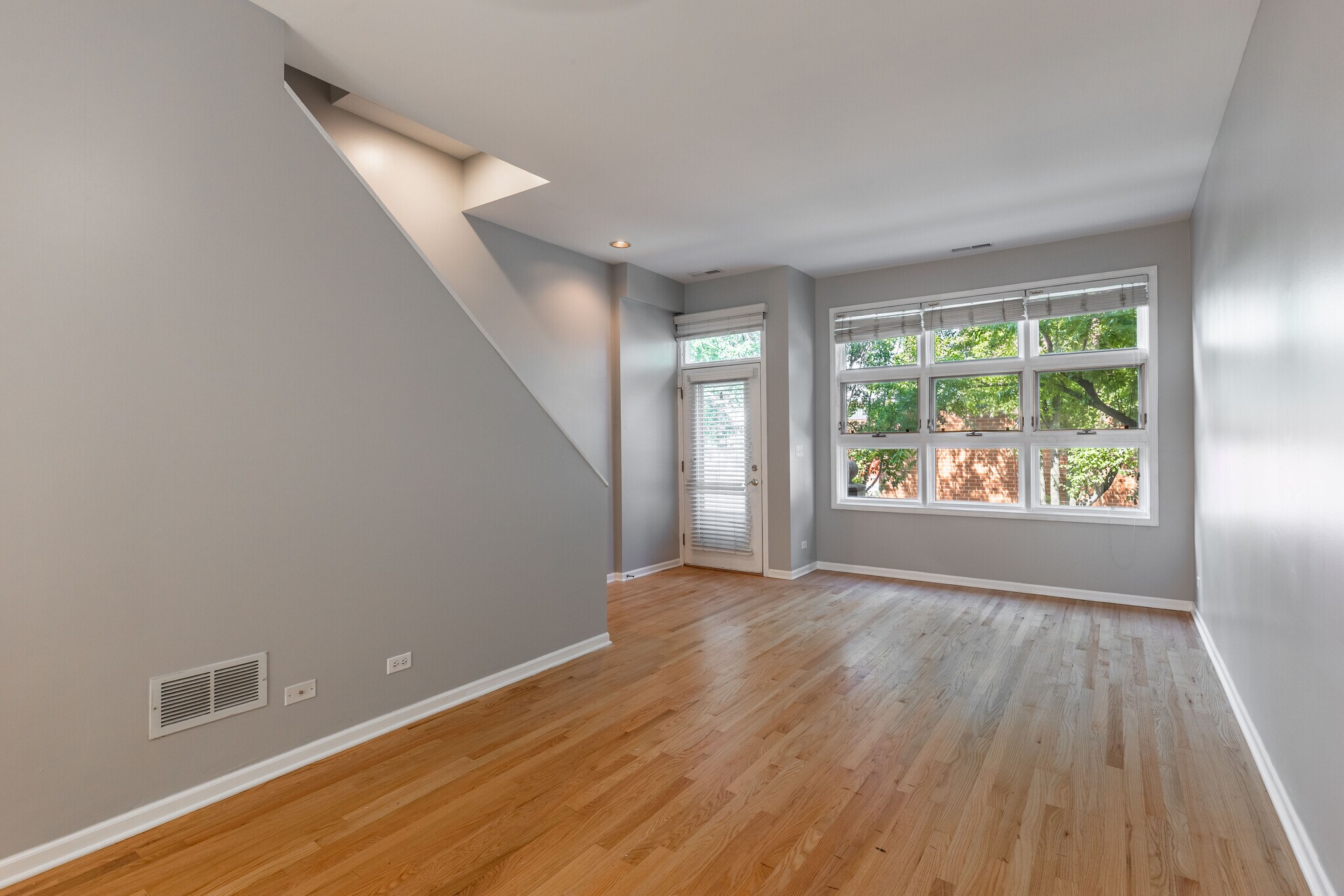 Building Photo - 855 W Erie St