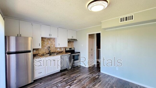 Building Photo - Bill Bradford Rd 400 - 5