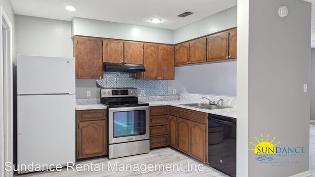 Building Photo - 2 br, 1.5 bath House - 217 Oak Street SE U...