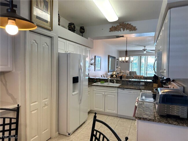 Building Photo - 16655 Lake Cir Dr