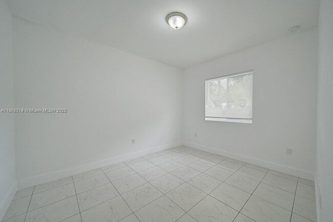 Building Photo - $3,000MONTHLY;14750 NE 7TH AVE #1475 MIAMI...