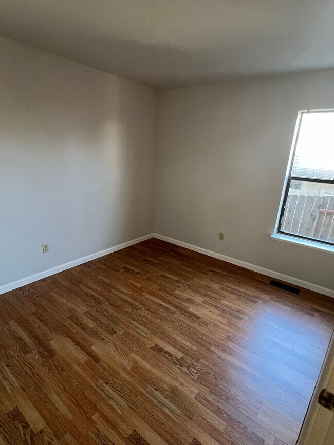 Building Photo - Sutter Creek Duplex