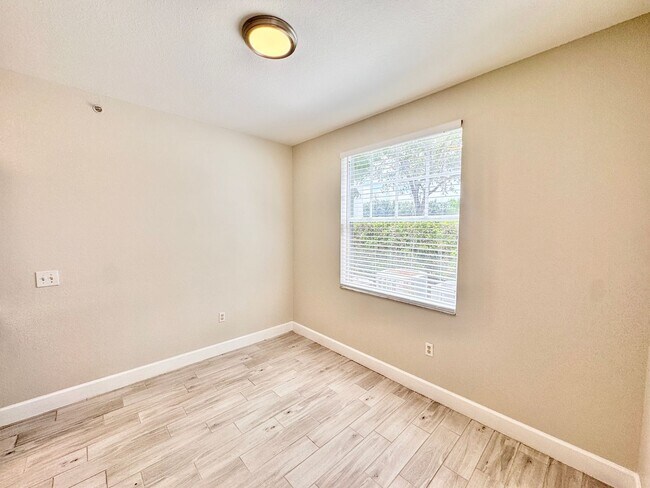 Building Photo - ** FAIRWAY PRESERVE ** 2 BED / 2 BATH COND...