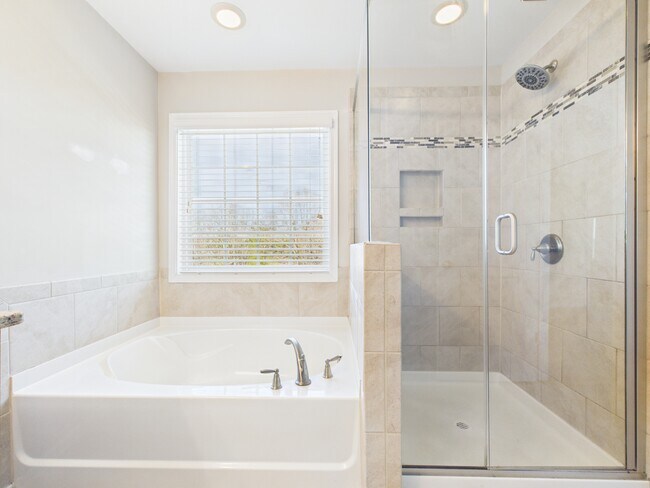 Building Photo - 8810 Douglas Palace Ct