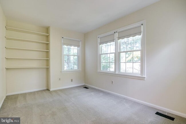 Building Photo - 1646 Montmorency Dr