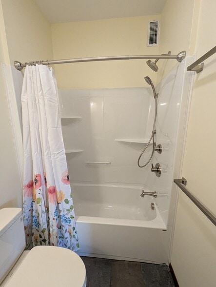 Bath - 144 Upper Bluff Rd