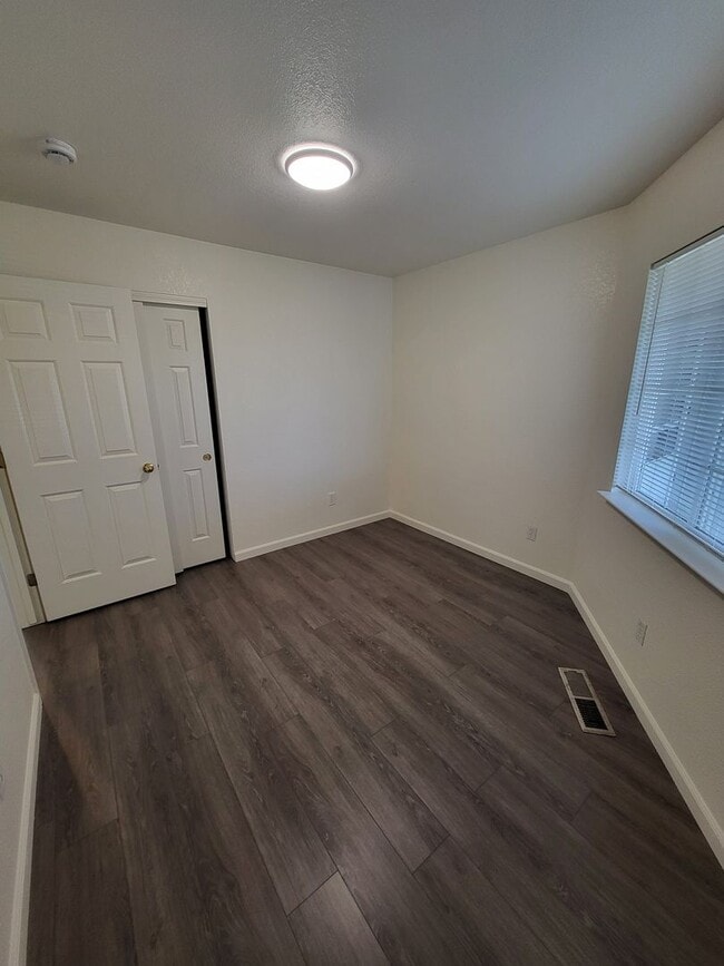 Building Photo - 246 E Gardengate Way