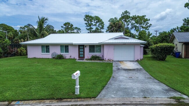 Building Photo - 1323 Torreya Cir