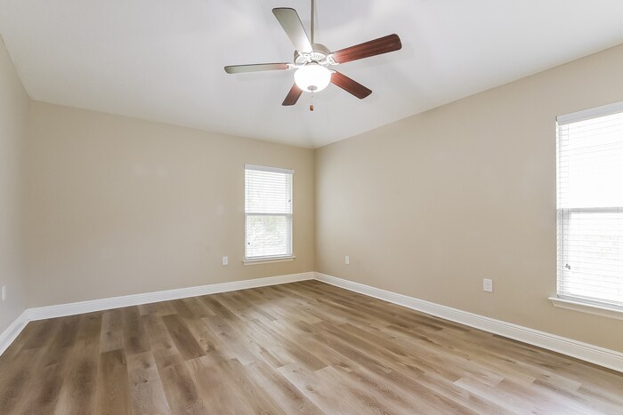 Building Photo - 706 Chelsea Ave