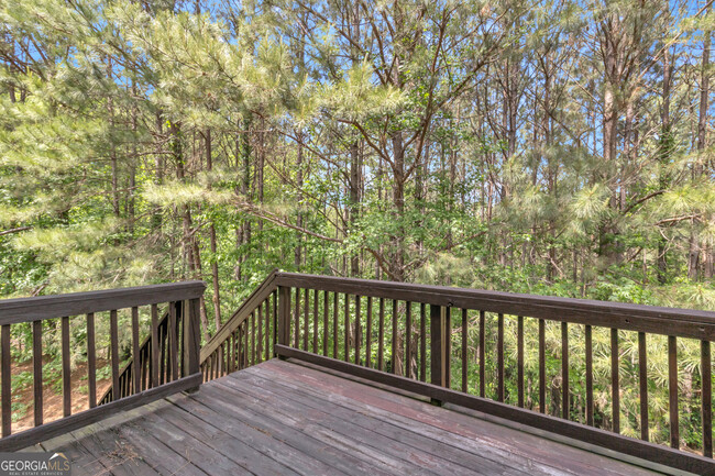 Building Photo - 3000 Highgreen Trail