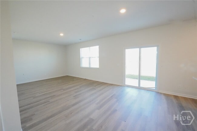 Building Photo - 147 Kraft Kove