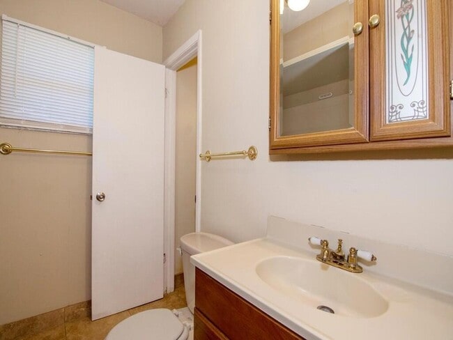 Building Photo - 226 SW Reynolds Ave