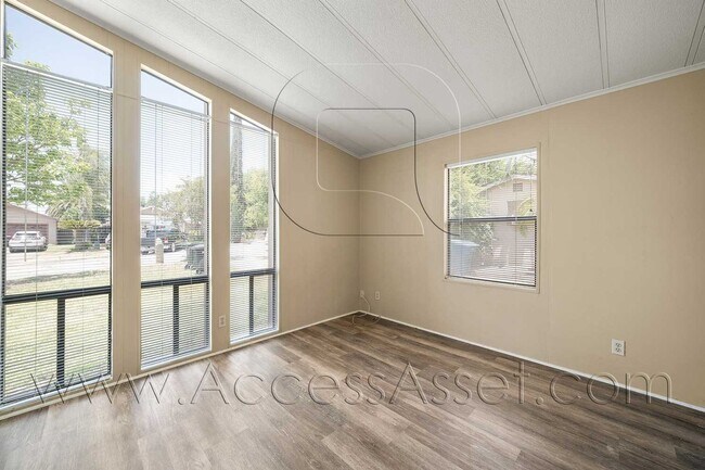 Building Photo - Charming 3 Bed/2 Bath Home In the Heart Of Old Town Temecula!