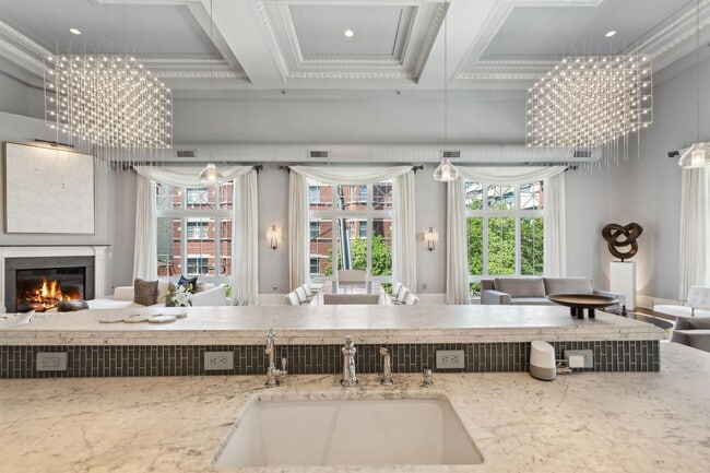 Building Photo - 313 1st St