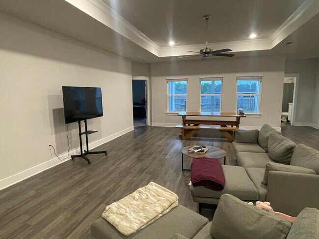 Building Photo - 6172 Forest Bay Ave