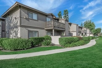 Building Photo - Pinecrest Apartment Homes