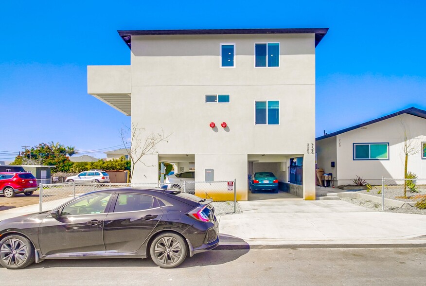 Carport parking for easy and convenient arrivals and departures! - 723 E 22nd St