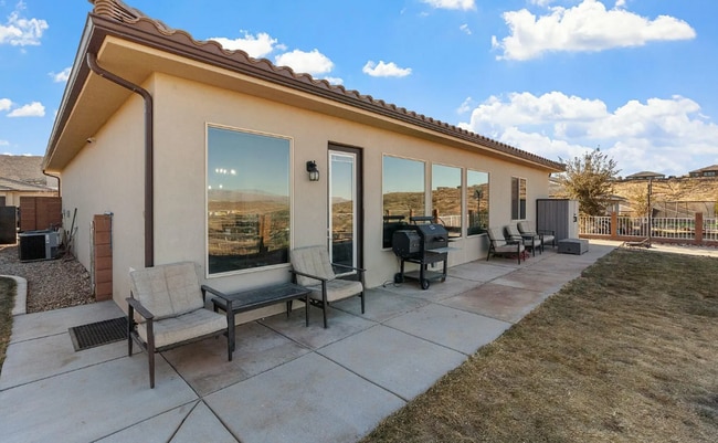 Building Photo - Gorgeous 4 Bedroom Home Surrounded by the Desert Landscape of Southern Utah