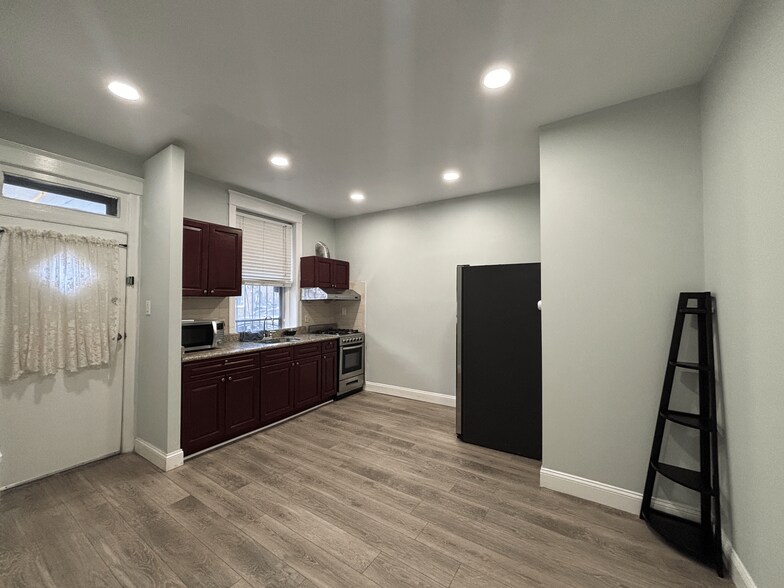 Kitchen / Dining Space - 1000 Christian St