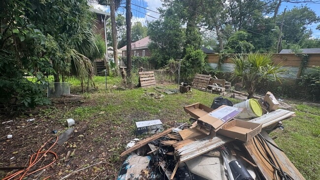Building Photo - Single Family Home - Three Bedroom Under R...