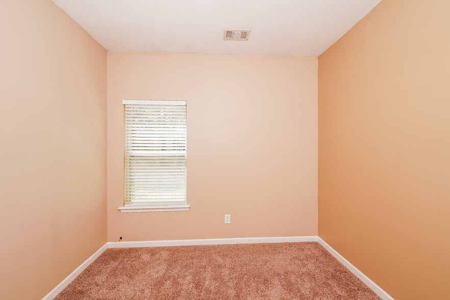 Building Photo - 4800 Deer Foot Cove