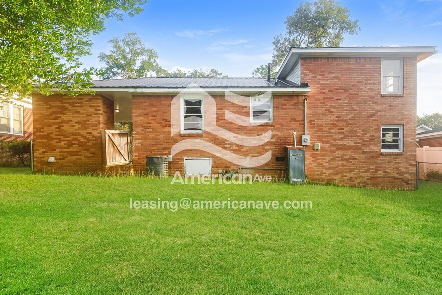 Building Photo - 1619 B Ave