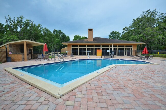 Building Photo - Creeks Edge #178