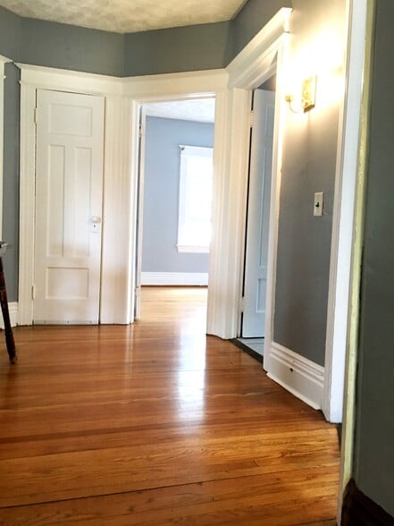 hallway/foyer - 1115 Monroe Ave