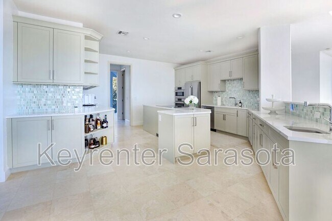 Building Photo - 5801 Gulf of Mexico Dr