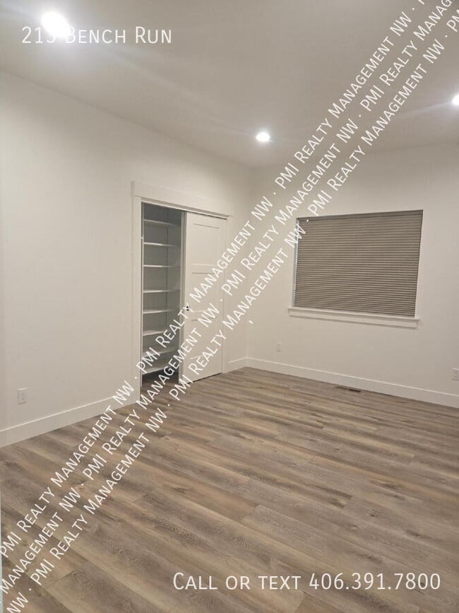 Building Photo - 213 Bench Run