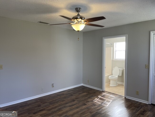 Building Photo - 403 Fairfield Ct