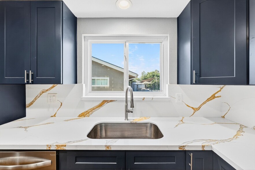 Building Photo - 445 E Hoover Ave