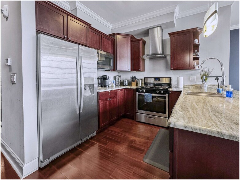 Building Photo - 1421 N 5th St