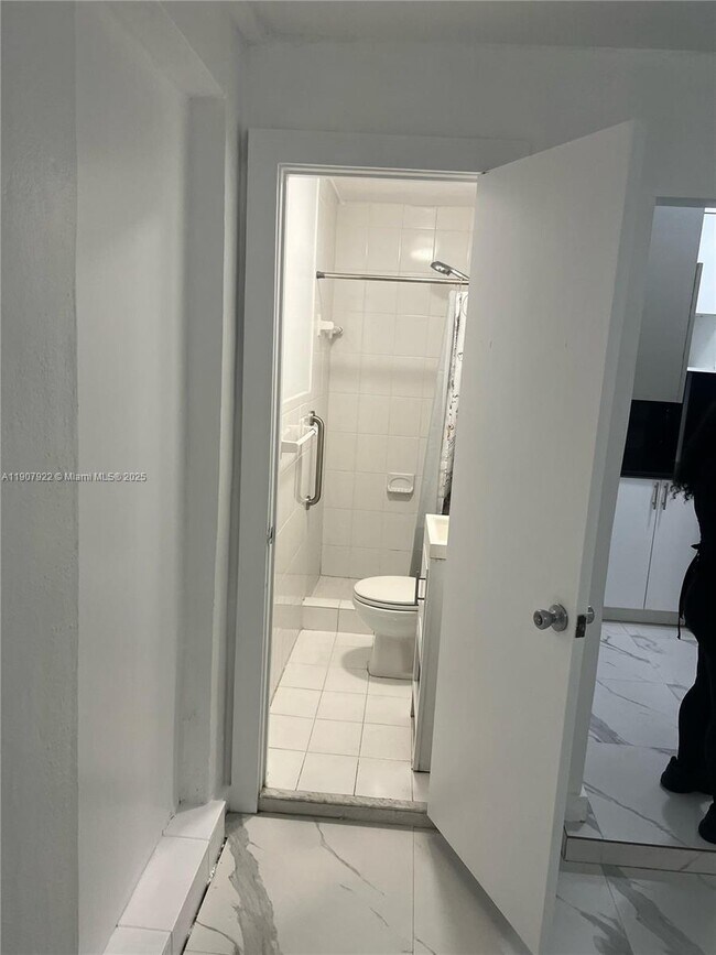 Building Photo - 9920 SW 32nd St