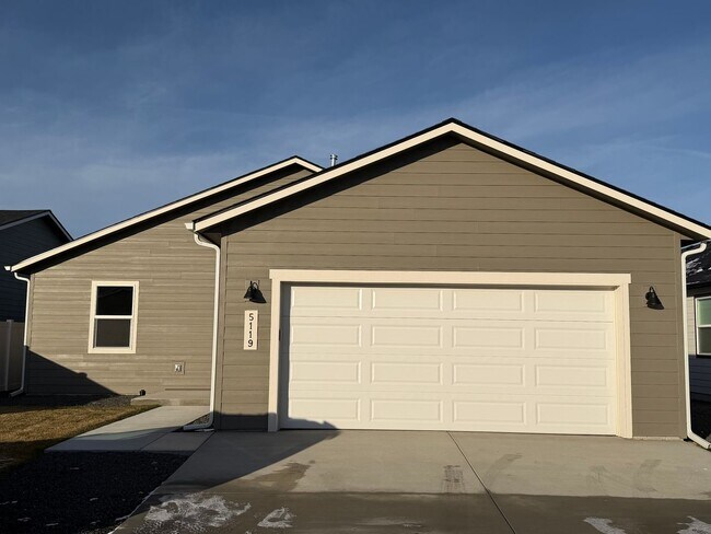 Building Photo - Brand New Post Falls Home!!