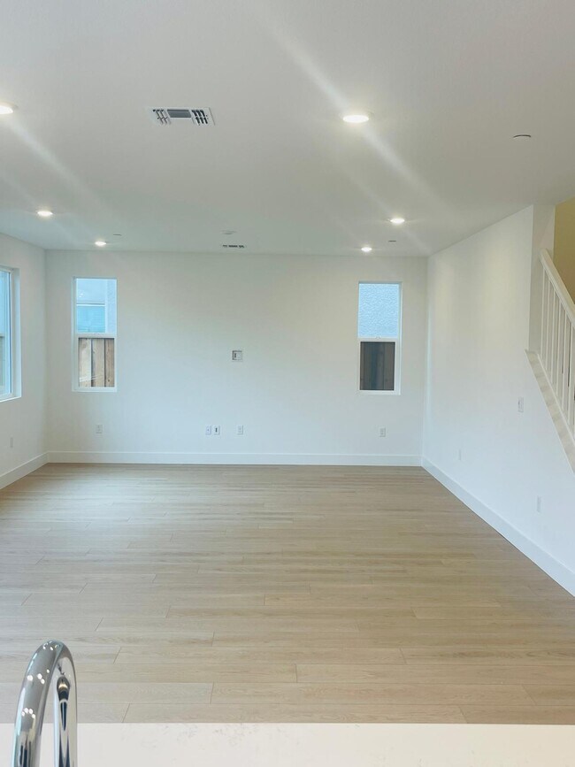 Building Photo - 2710 Old Larks Ln