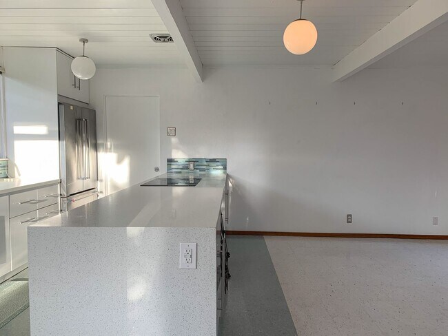 Building Photo - High-End San Jose 4 Bedroom Eichler!