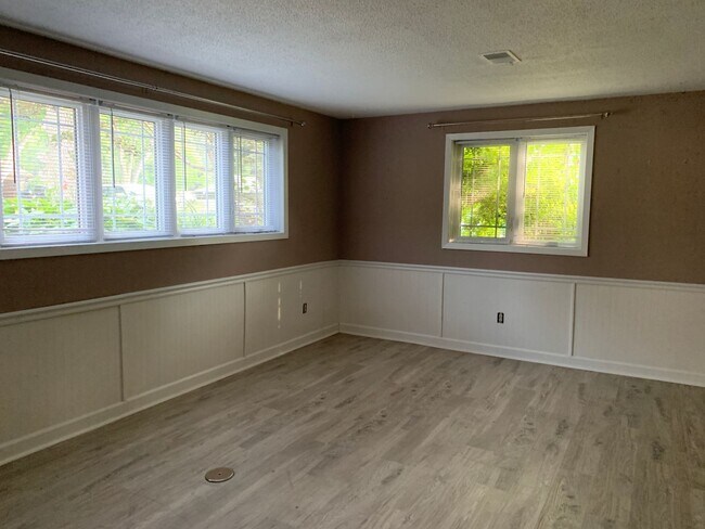 Building Photo - Beautifully Landscaped Split-Level Home