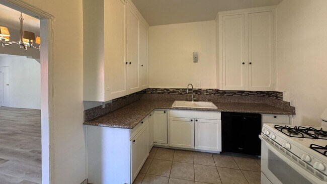 Building Photo - 8548 Alcott St