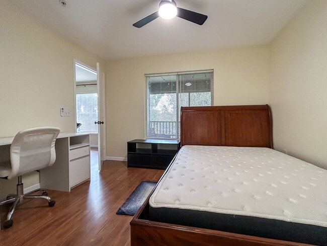 Building Photo - Beautiful Room for Rent in a 4/4 Unit - University Terrace West 511-B