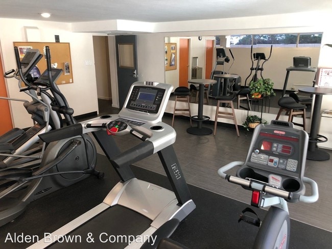 Building Photo - 727 Pearl St