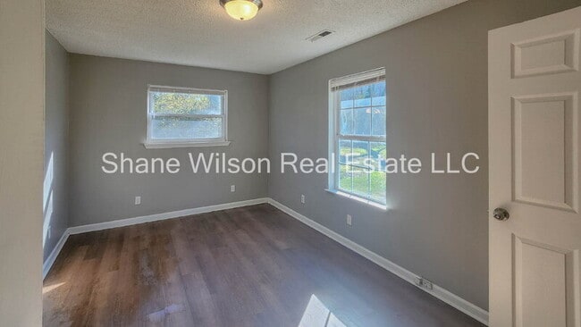 Building Photo - 2118 N Chamberlain Ave