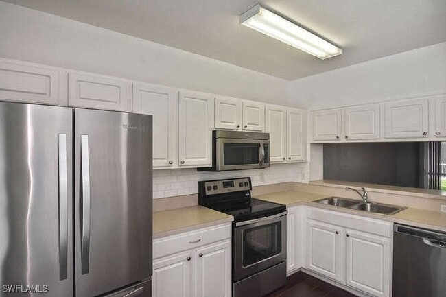 Building Photo - 10100 Poppy Hill Dr