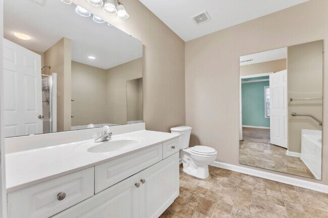 Building Photo - Spacious 3BR, 2BA Townhome with 2-Car Garage & Fireplace $1850/mo rent***