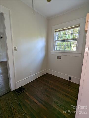 Building Photo - 904 Edgewood Cir