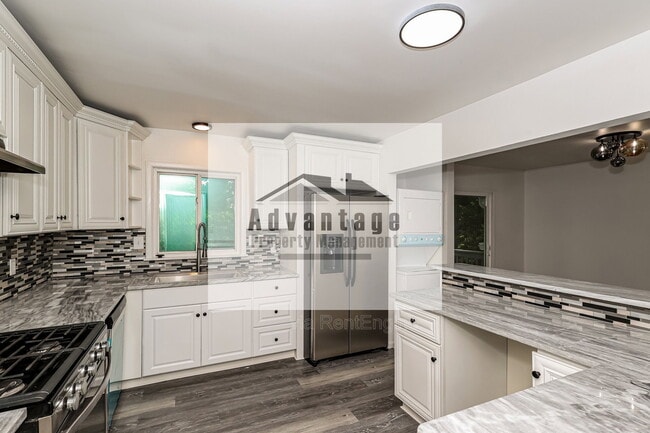 Building Photo - 1455 Helen Ln SW