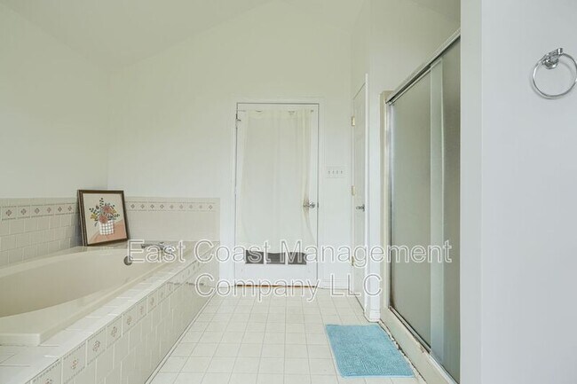 Building Photo - 403 Deer Hill Cir